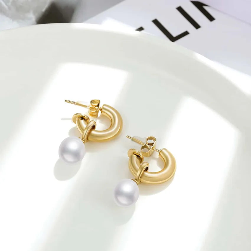 Kompsós pearl drop earings